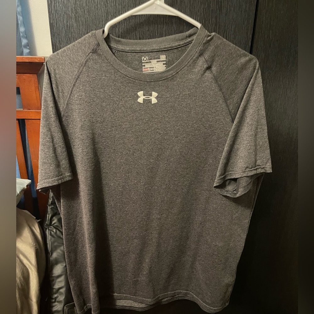 Mens large gray Under Armour s/s tee
